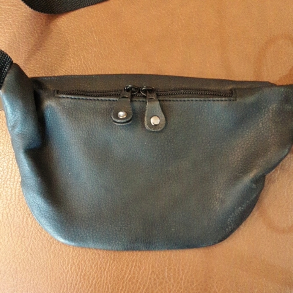 NWOT 3-Pouch Black Coated Leather Adjustable Belt Bag - Picture 2 of 3